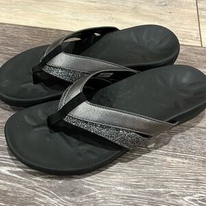 Women’s flip flops size 7